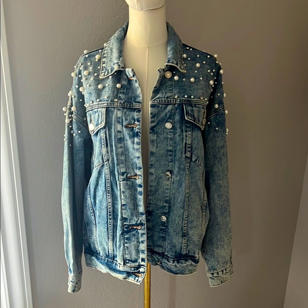 FOREVER 21 Embellished oversized denim jacket